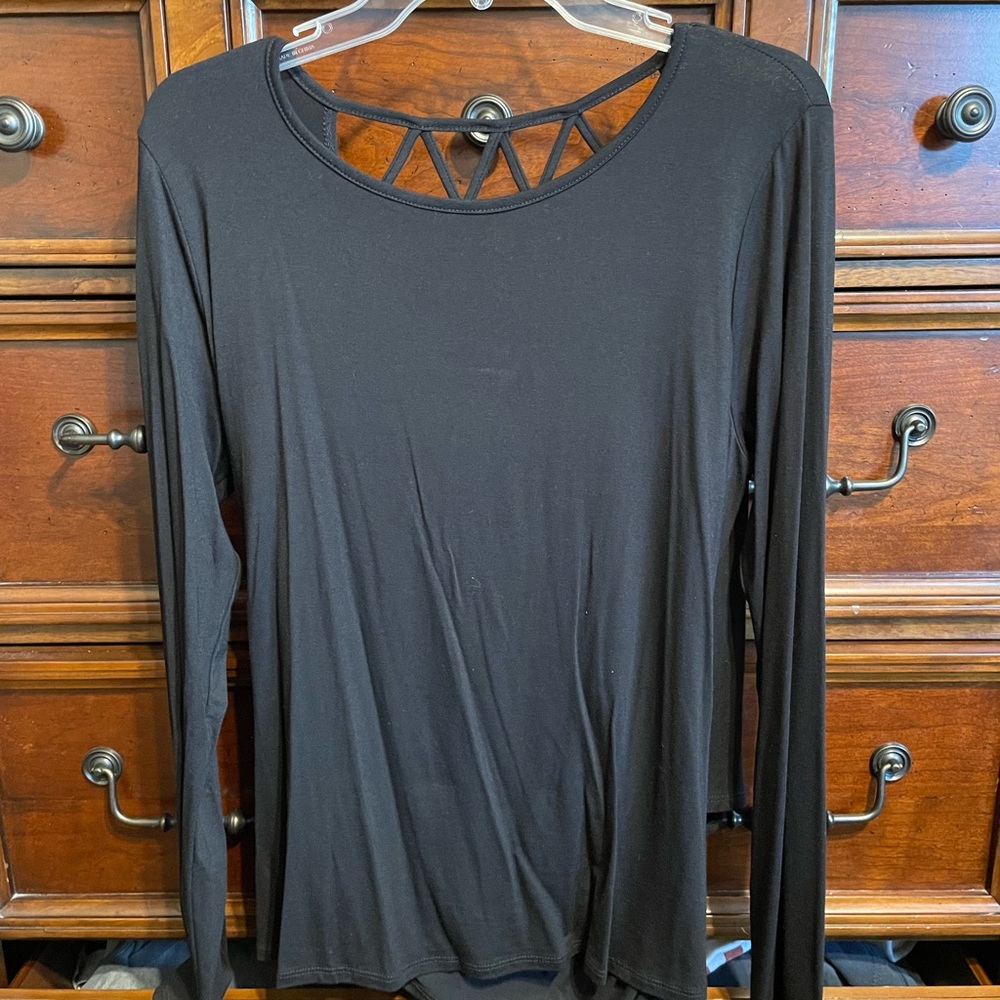 Black long sleeve open back l/s tee